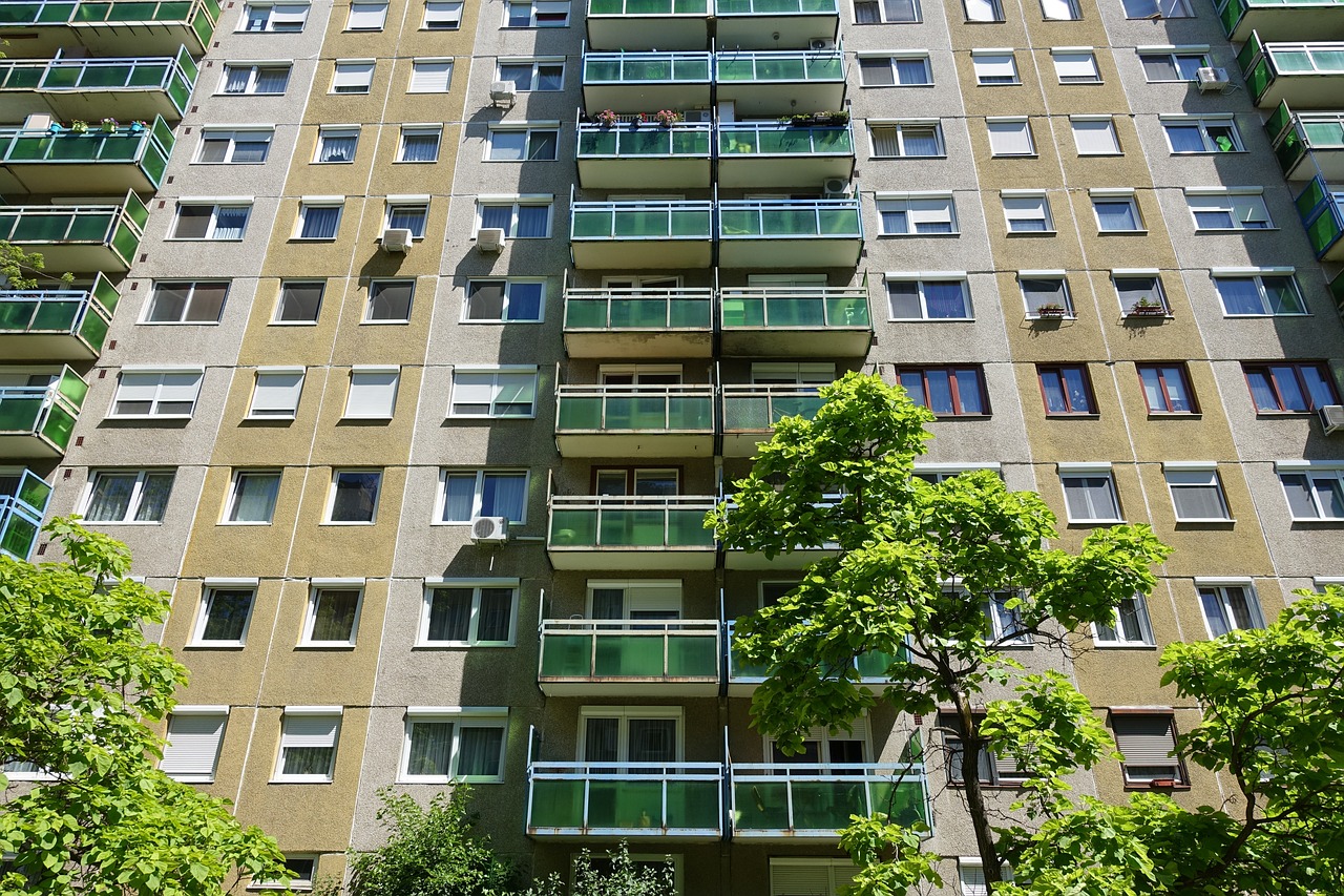 大连中山路上的房产——繁华都市的居住选择大连中山路上的房产中介公司  第1张